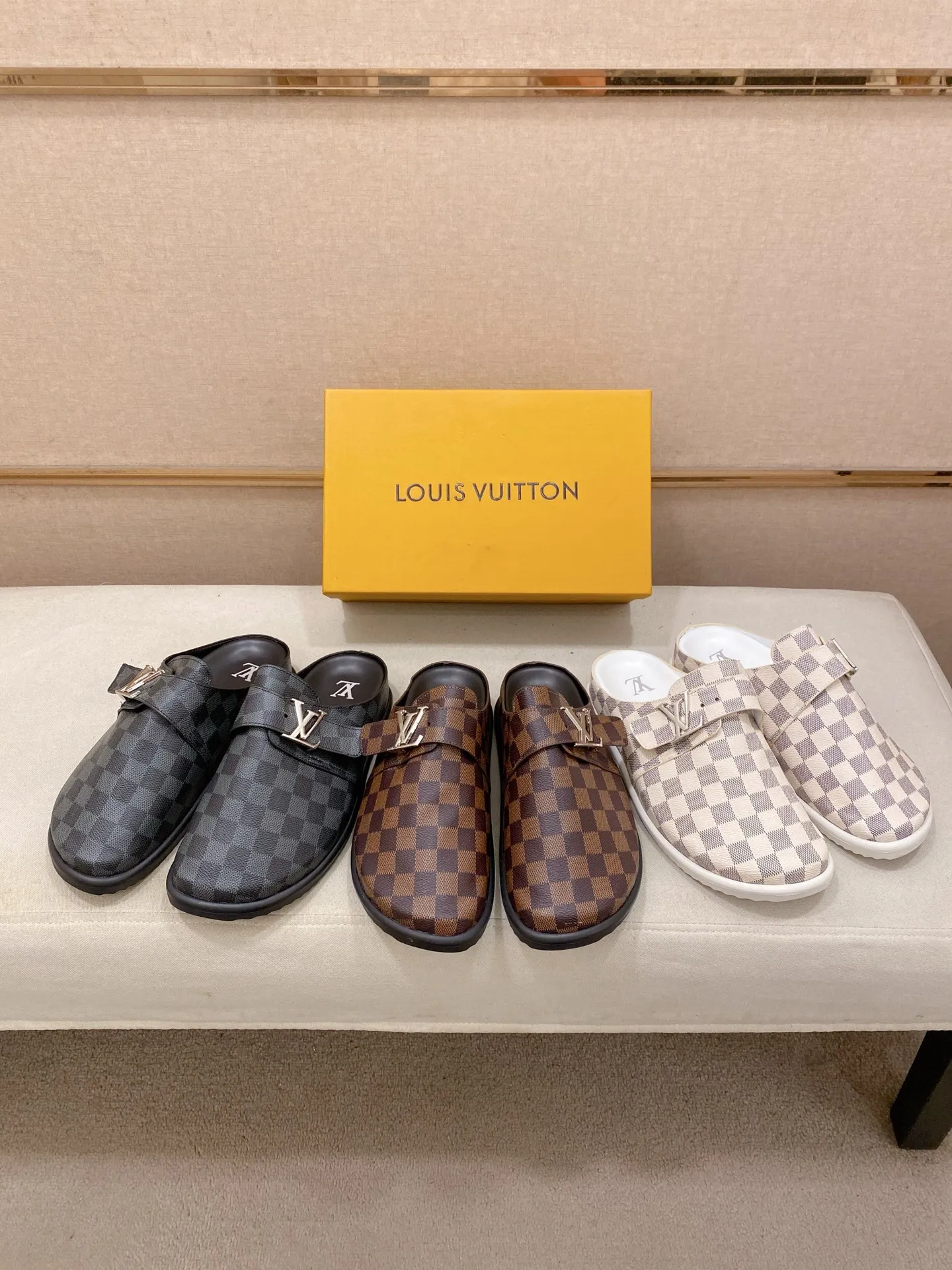 Men's shoes 💰: 360💰Made by LV🔍Top purchasing agents, men's spring and summer slippers are synchronized in the counters. The uppers are made of imported materials from Italy with logo graphics and high-quality craftsmanship. The soles: original soles specially provided by the original factory. The exclusive movable molded soles are super comfortable. Original goods follow the order, 🔍🔍high quality, you can enter and exit the counter at will. Welcome to compare, code number 38-44.